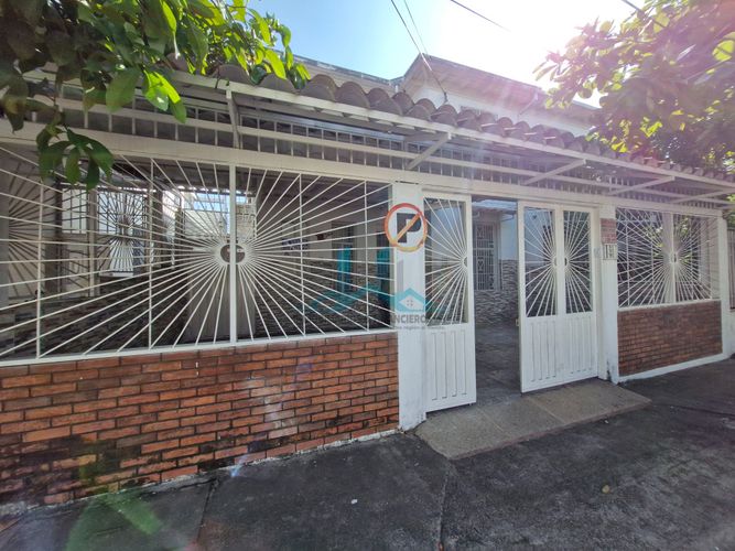 Casa de 5 alcobas en arriendo en Girardot, Girardot, 272 m² · foto 2 de 24