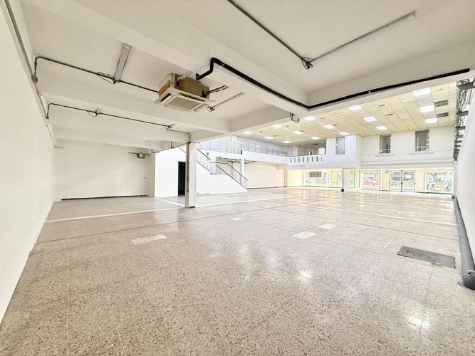 Local en arriendo en Sector Plaza De Bolivar, Pereira, 1150 m² · foto 6 de 17