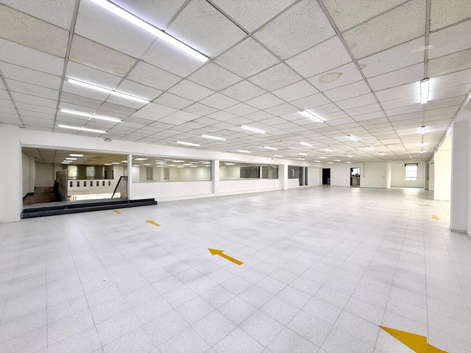 Local en arriendo en Sector Plaza De Bolivar, Pereira, 1150 m² · foto 8 de 17