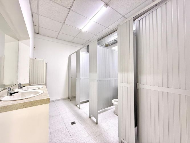 Local en arriendo en Sector Plaza De Bolivar, Pereira, 1150 m² · foto 11 de 17