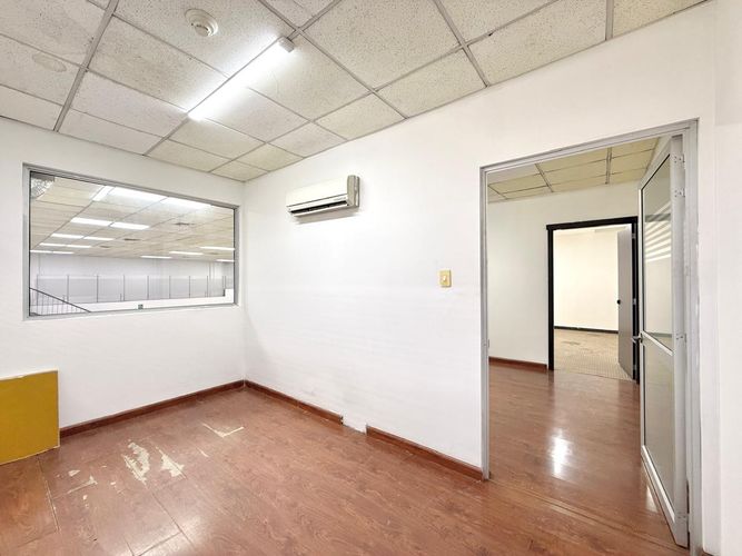 Local en arriendo en Sector Plaza De Bolivar, Pereira, 1150 m² · foto 13 de 17