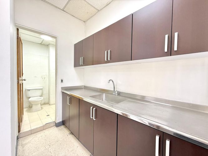 Local en arriendo en Sector Plaza De Bolivar, Pereira, 1150 m² · foto 15 de 17