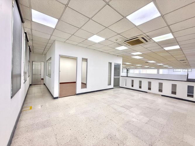 Local en arriendo en Sector Plaza De Bolivar, Pereira, 1150 m² · foto 16 de 17