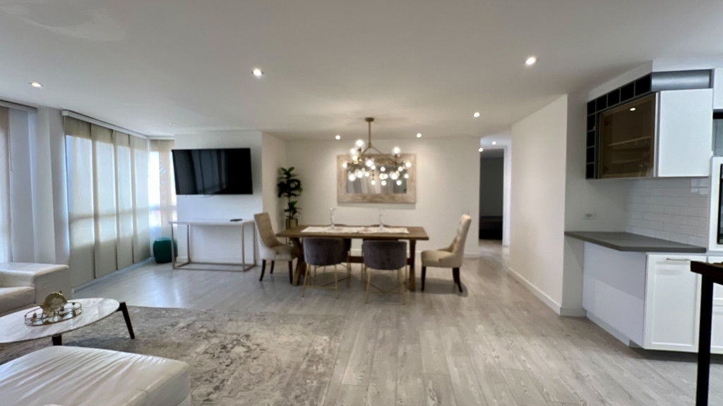 Apartamento en arriendo en El Poblado, Medellín · foto 3 de 24