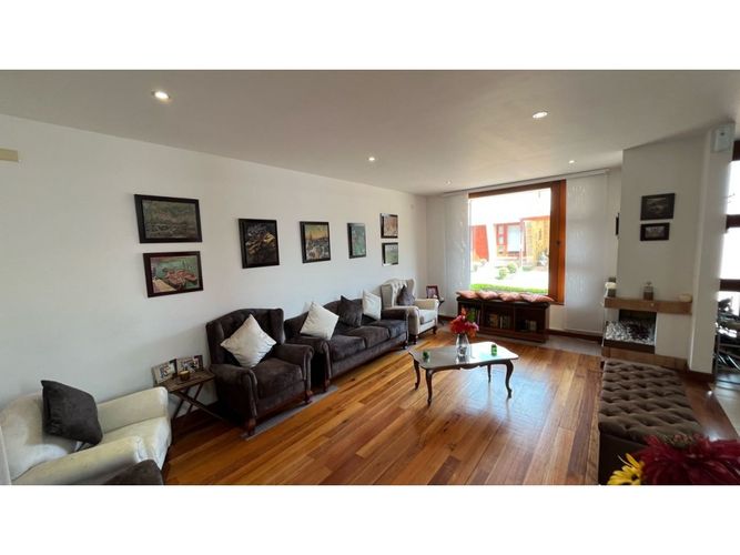 Casa de 4 alcobas en venta en Cr Villas De Marbella, Chía, 229 m² · foto 2 de 24