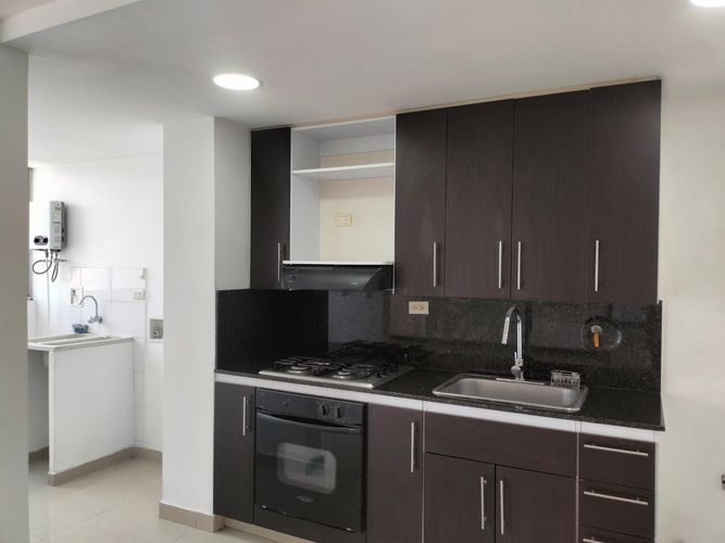 Apartamento de 2 alcobas en arriendo en El Poblado, Medellín, 85 m² · foto 4 de 15
