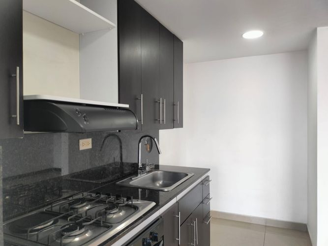 Apartamento de 2 alcobas en arriendo en El Poblado, Medellín, 85 m² · foto 2 de 15