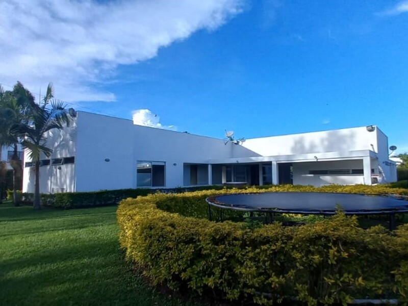 4BR Country House in Mampuesto (350 m²) for Sale