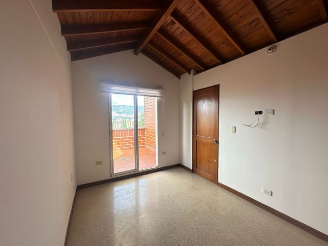 Casa de 4 alcobas en venta en Loma De Los Bernal, Medellín, 130 m² · foto 20 de 21