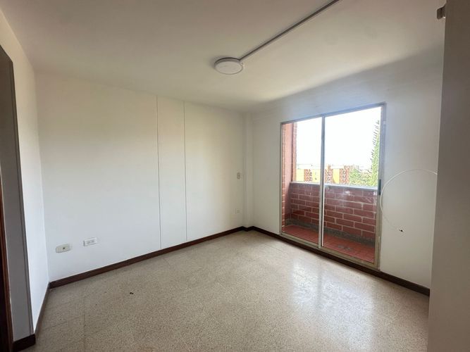 Casa de 4 alcobas en venta en Loma De Los Bernal, Medellín, 130 m² · foto 7 de 21