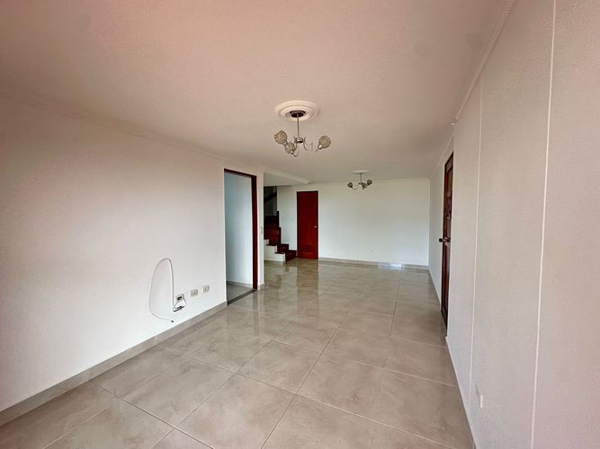 Casa de 4 alcobas en venta en Loma De Los Bernal, Medellín, 130 m² · foto 6 de 21
