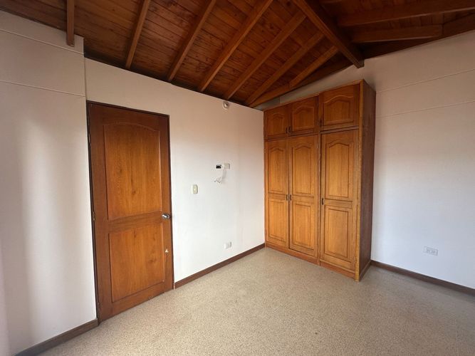 Casa de 4 alcobas en venta en Loma De Los Bernal, Medellín, 130 m² · foto 15 de 21