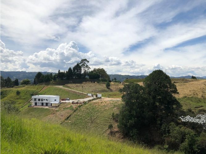 Lote en venta en La Clara, Guarne, 2795 m² · foto 3 de 5