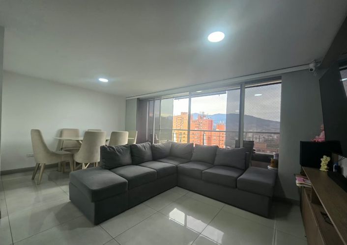 Apartamento de 3 alcobas en arriendo en Belén, Medellín, 92 m² · foto 2 de 16