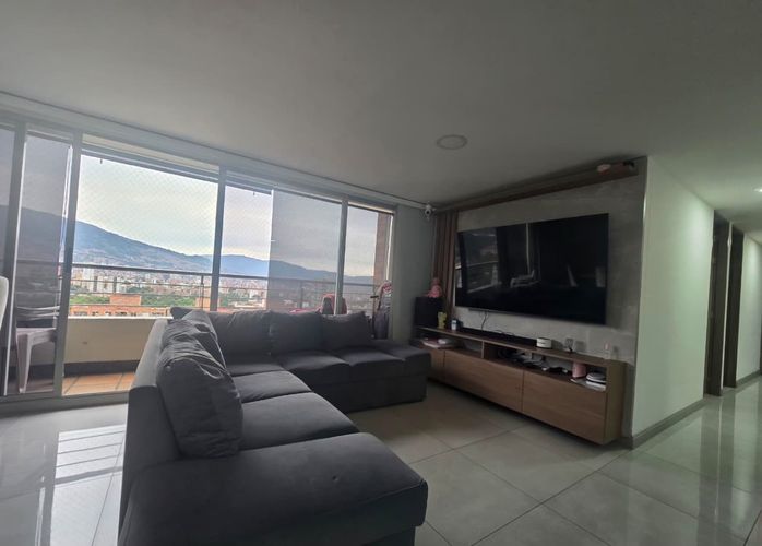 Apartamento de 3 alcobas en arriendo en Belén, Medellín, 92 m² · foto 3 de 16