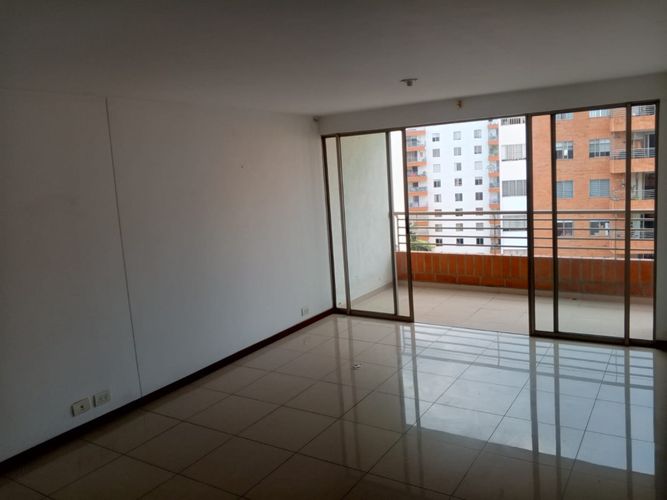 Apartamento de 3 alcobas en venta en La Flora, Cali, 100 m² · foto 2 de 17