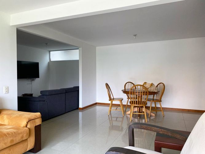 Apartamento de 3 alcobas en arriendo en Cumbres, Envigado, 96 m² · foto 2 de 18