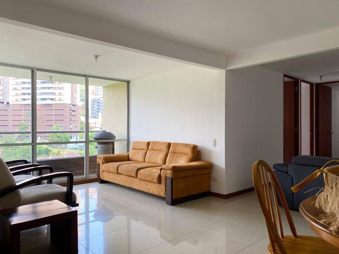 Apartamento de 3 alcobas en arriendo en Cumbres, Envigado, 96 m² · foto 3 de 18