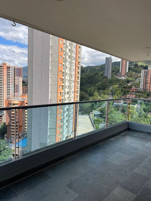 Apartamento de 4 alcobas en venta en Las Lomitas, Sabaneta, 120 m² · foto 3 de 16