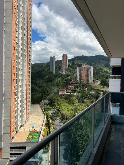 Apartamento de 4 alcobas en venta en Las Lomitas, Sabaneta, 120 m² · foto 14 de 16