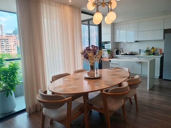 Apartamento de 2 alcobas en arriendo en El Poblado, Medellín, 109 m² · foto 2 de 20