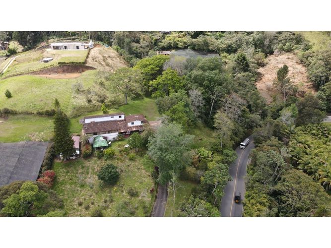 Finca en venta en Lomitas, La Ceja, 715 m² · foto 3 de 24