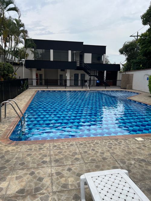Casa de 4 alcobas en venta en Quintas De Don Simon, Cali, 200 m² · foto 2 de 24