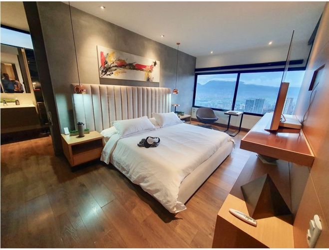 Apartamento de 2 alcobas en venta en El Poblado, Medellín, 129 m² · foto 4 de 15