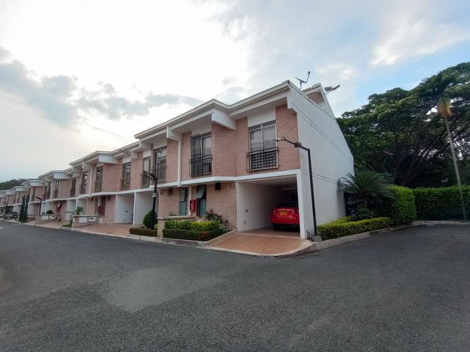 Casa de 5 alcobas en venta en El Ingenio, Cali, 165 m² · foto 2 de 24
