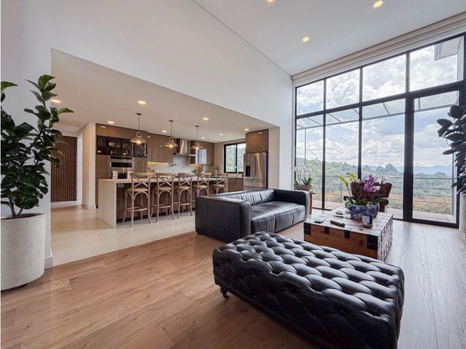 Casa de 4 alcobas en venta en Yerbabuena, Chía, 470 m² · foto 2 de 18