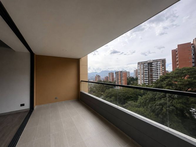 Apartamento de 2 alcobas en arriendo en Loma Del Esmeraldal, Envigado, 108 m² · foto 2 de 14