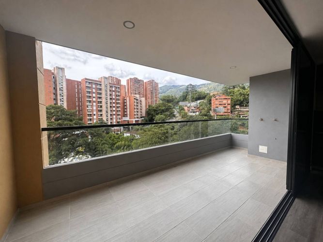 Apartamento de 2 alcobas en arriendo en Loma Del Esmeraldal, Envigado, 108 m² · foto 3 de 14