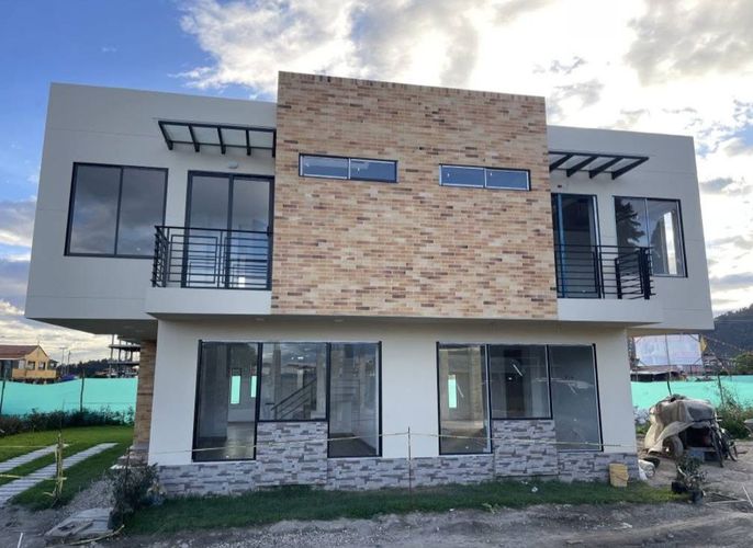 Casa de 3 alcobas en venta en Siberia, Cota, 135 m² · foto 2 de 11