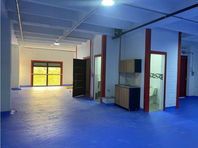 Bodega en arriendo en Cabecera San Antonio De Prado, Medellín, 320 m² · foto 2 de 21