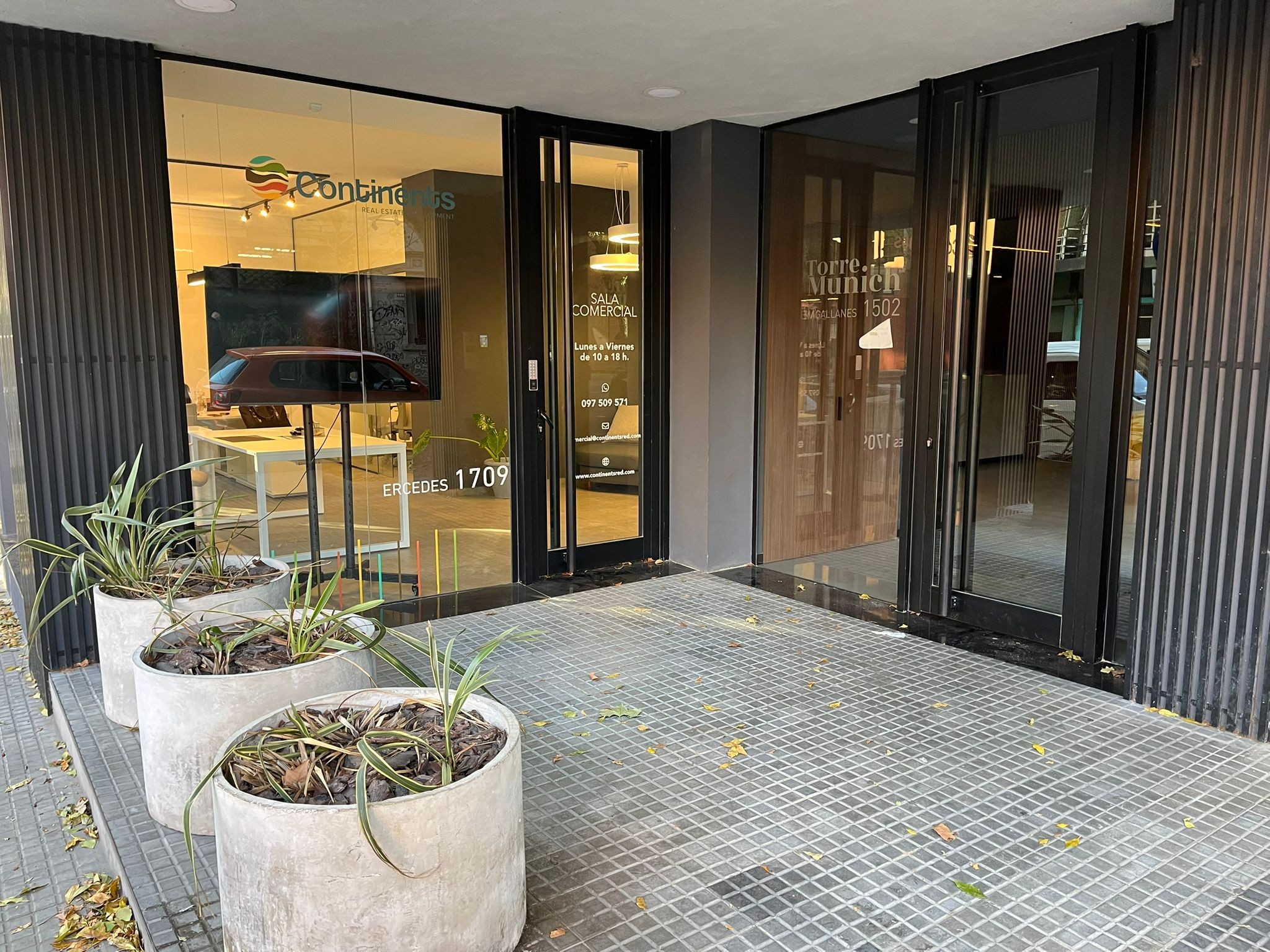 Alquiler Local Comercial en excelente punto y vidriera en el Centro, con gges y amenities