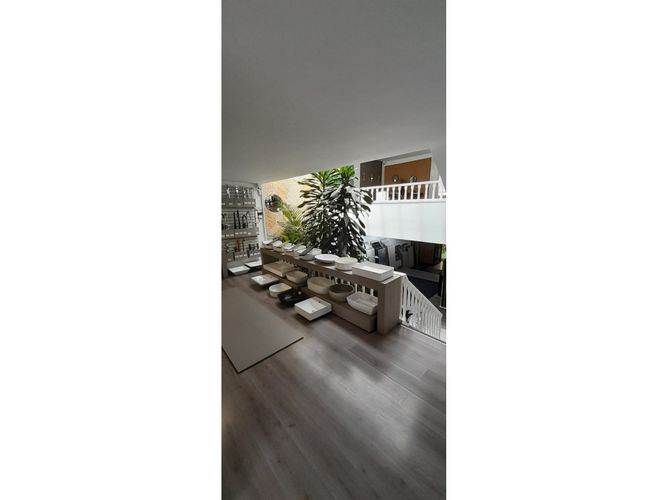 Casa en venta en Santa Barbara, Bogotá, 338 m² · foto 2 de 23