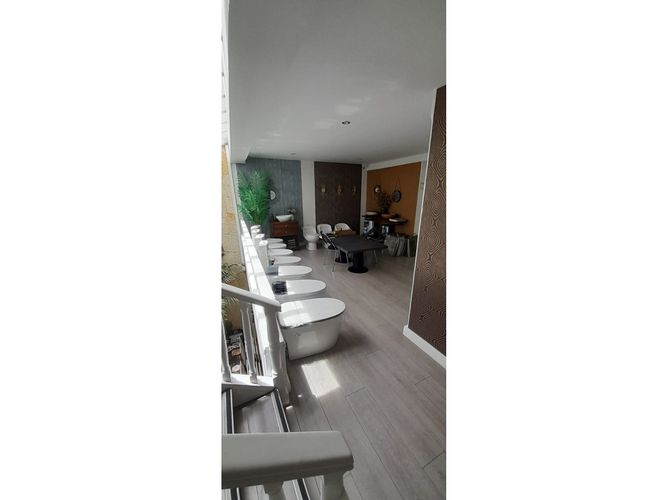 Casa en venta en Santa Barbara, Bogotá, 338 m² · foto 7 de 23