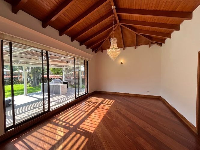 Casa de 4 alcobas en venta en San Simón, Bogotá, 458 m² · foto 3 de 24