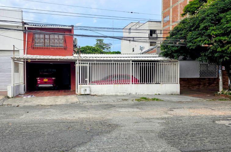 Casa de 6 alcobas en venta en Prados Del Norte, Cali, 538 m² · foto 4 de 4