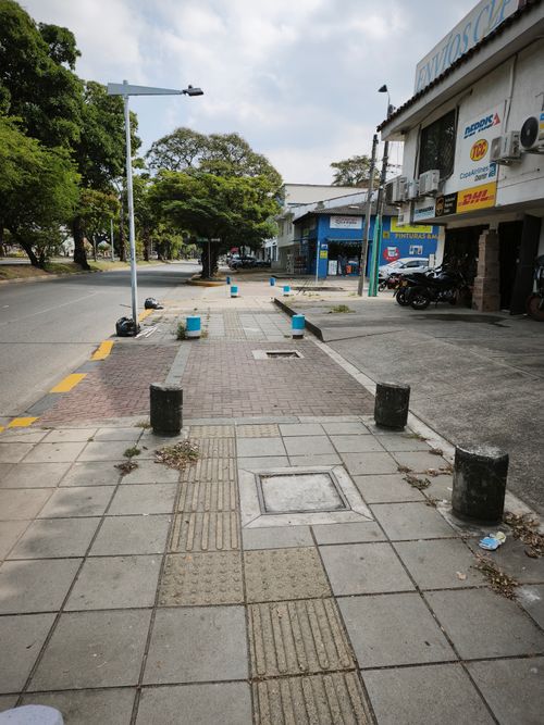 Local en arriendo en Vipasa, Cali, 100 m² · foto 2 de 9