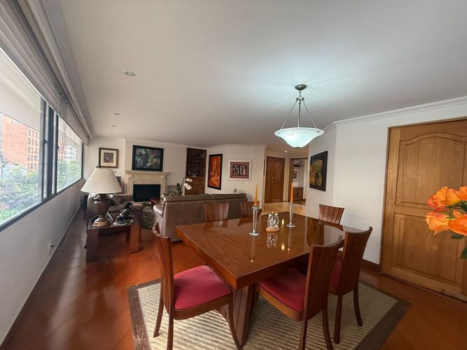 Apartamento de 3 alcobas en venta en Los Rosales, Bogotá, 181 m² · foto 2 de 22