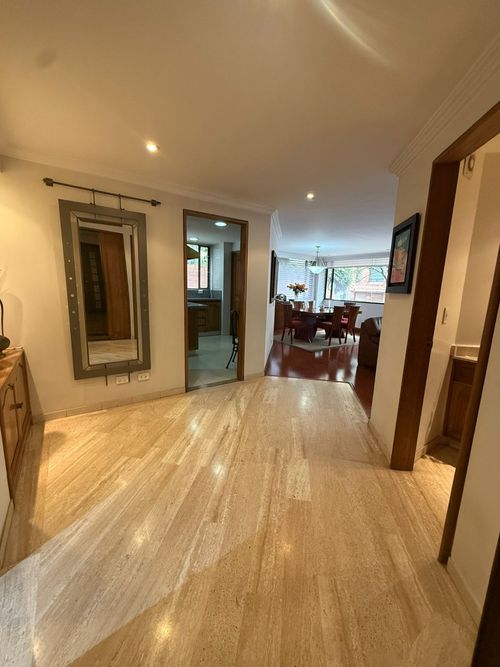 Apartamento de 3 alcobas en venta en Los Rosales, Bogotá, 181 m² · foto 6 de 22