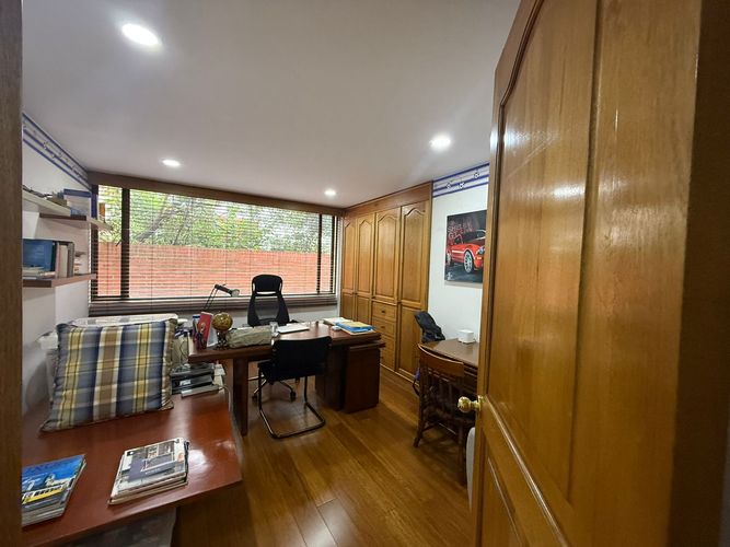 Apartamento de 3 alcobas en venta en Los Rosales, Bogotá, 181 m² · foto 20 de 22