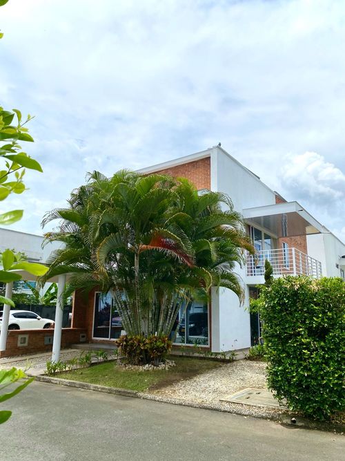 Casa de 4 alcobas en venta en Alfaguara, Jamundí, 320 m² · foto 2 de 18