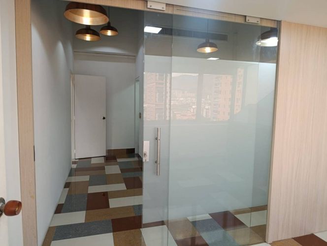 Oficina en arriendo en La Aguacatala, Medellín, 108 m² · foto 2 de 7