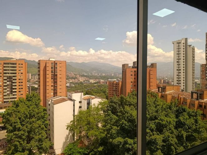 Oficina en arriendo en La Aguacatala, Medellín, 108 m² · foto 5 de 7