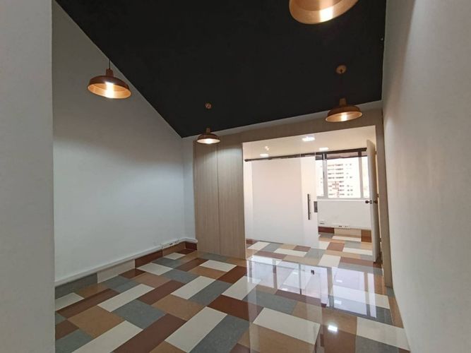 Oficina en arriendo en La Aguacatala, Medellín, 108 m² · foto 6 de 7