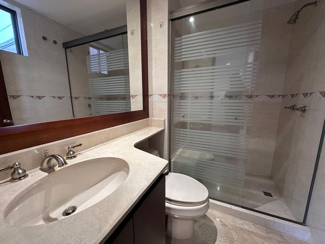 Apartamento de 4 alcobas en arriendo en El Poblado, Medellín, 369 m² · foto 15 de 18