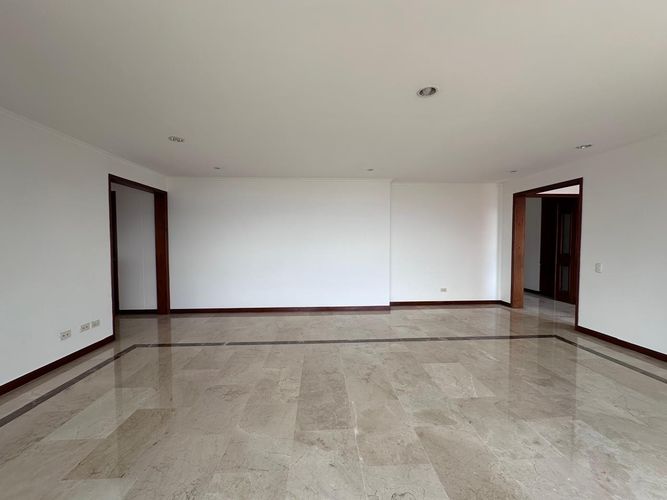 Apartamento de 4 alcobas en arriendo en El Poblado, Medellín, 369 m² · foto 6 de 18
