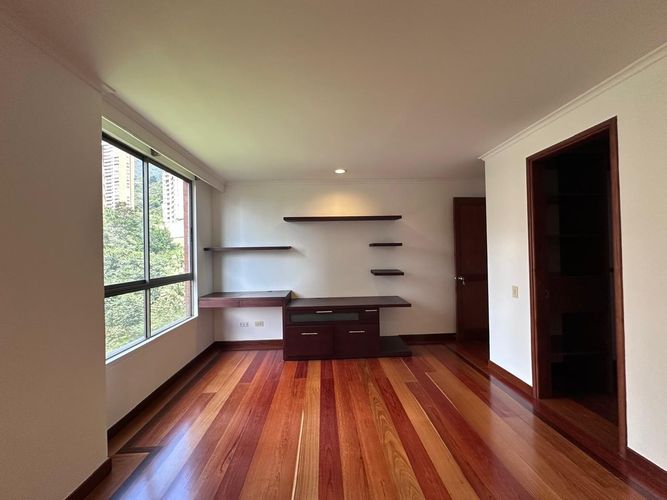 Apartamento de 4 alcobas en arriendo en El Poblado, Medellín, 369 m² · foto 5 de 18